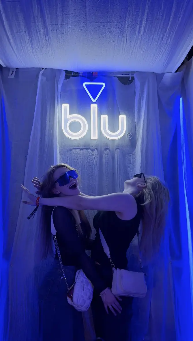 Neón blu — event fotostena — realizácia Neonworld