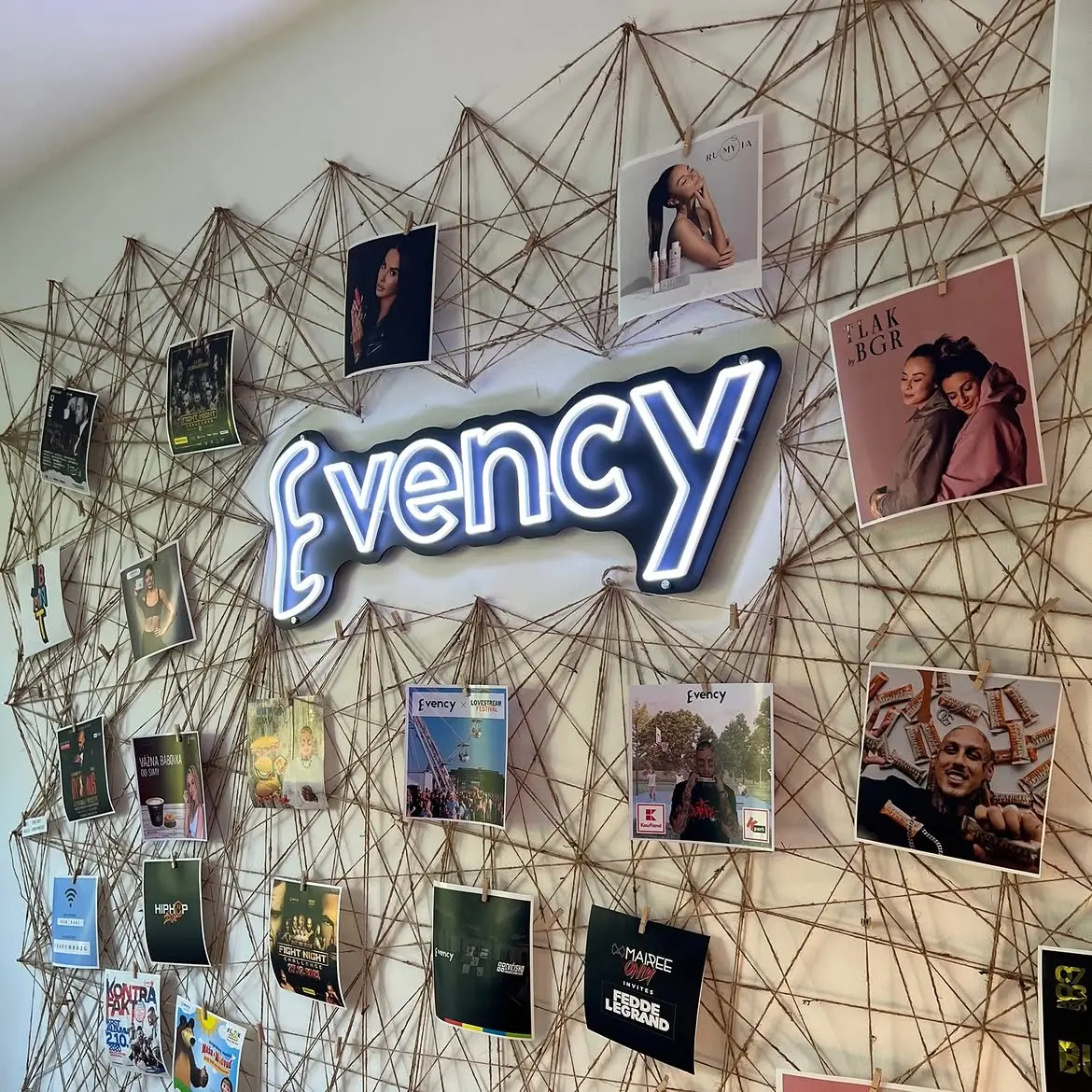 Neón Evency — realizácia Neonworld