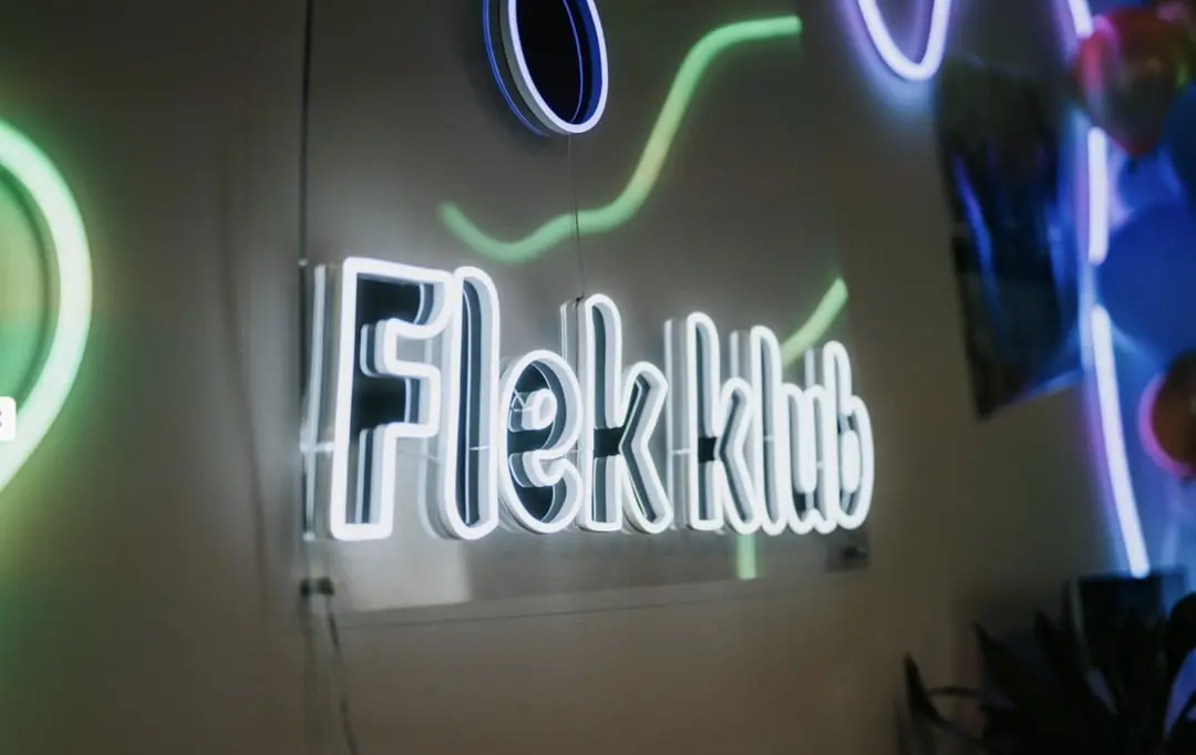 Neón Flekklub — realizácia Neonworld
