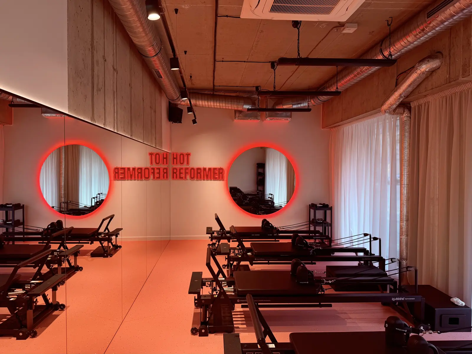 Neón Hot Reformer — realizácia Neonworld