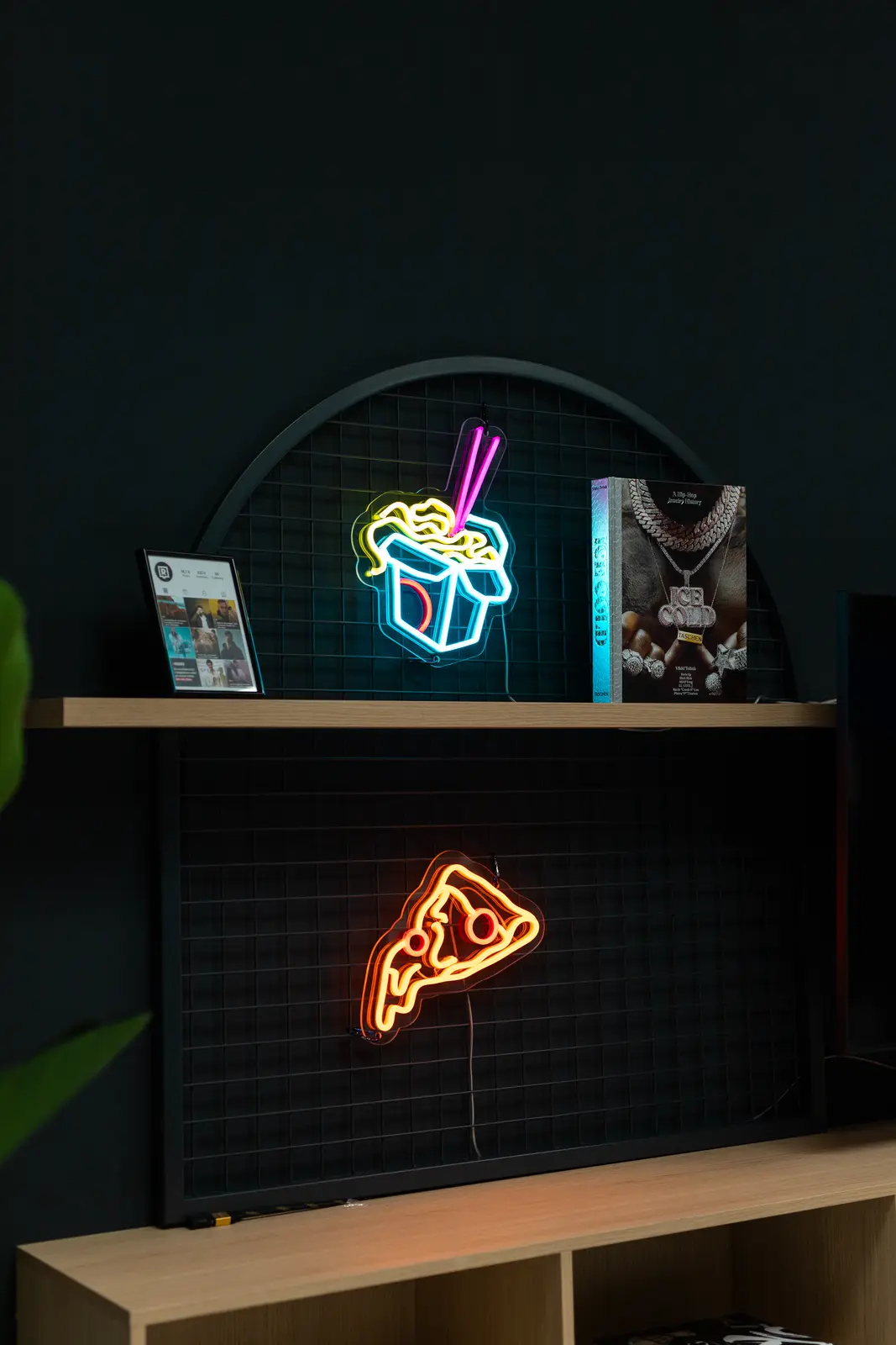 Neónové dekorácie v Refresheri — realizácia Neonworld