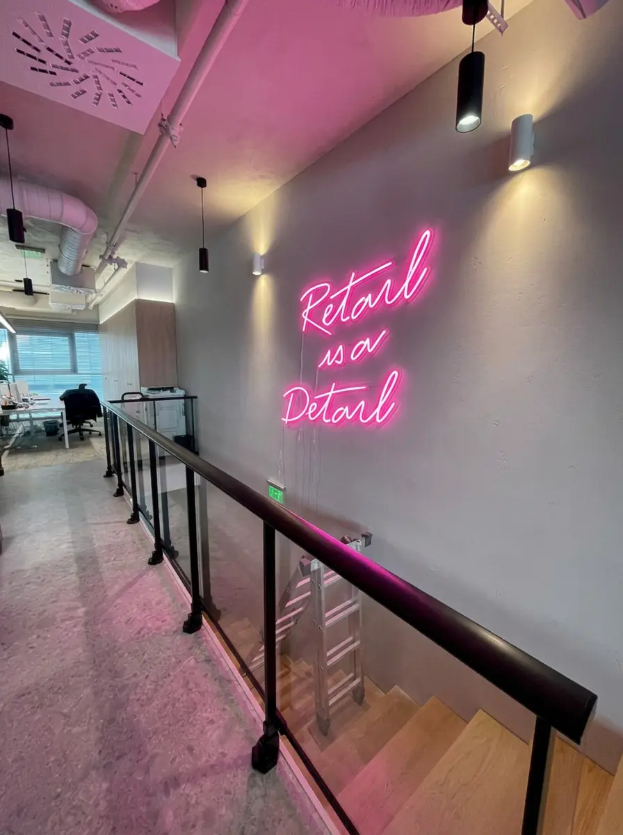 Neón Retail is a Detail — 4 — realizácia Neonworld