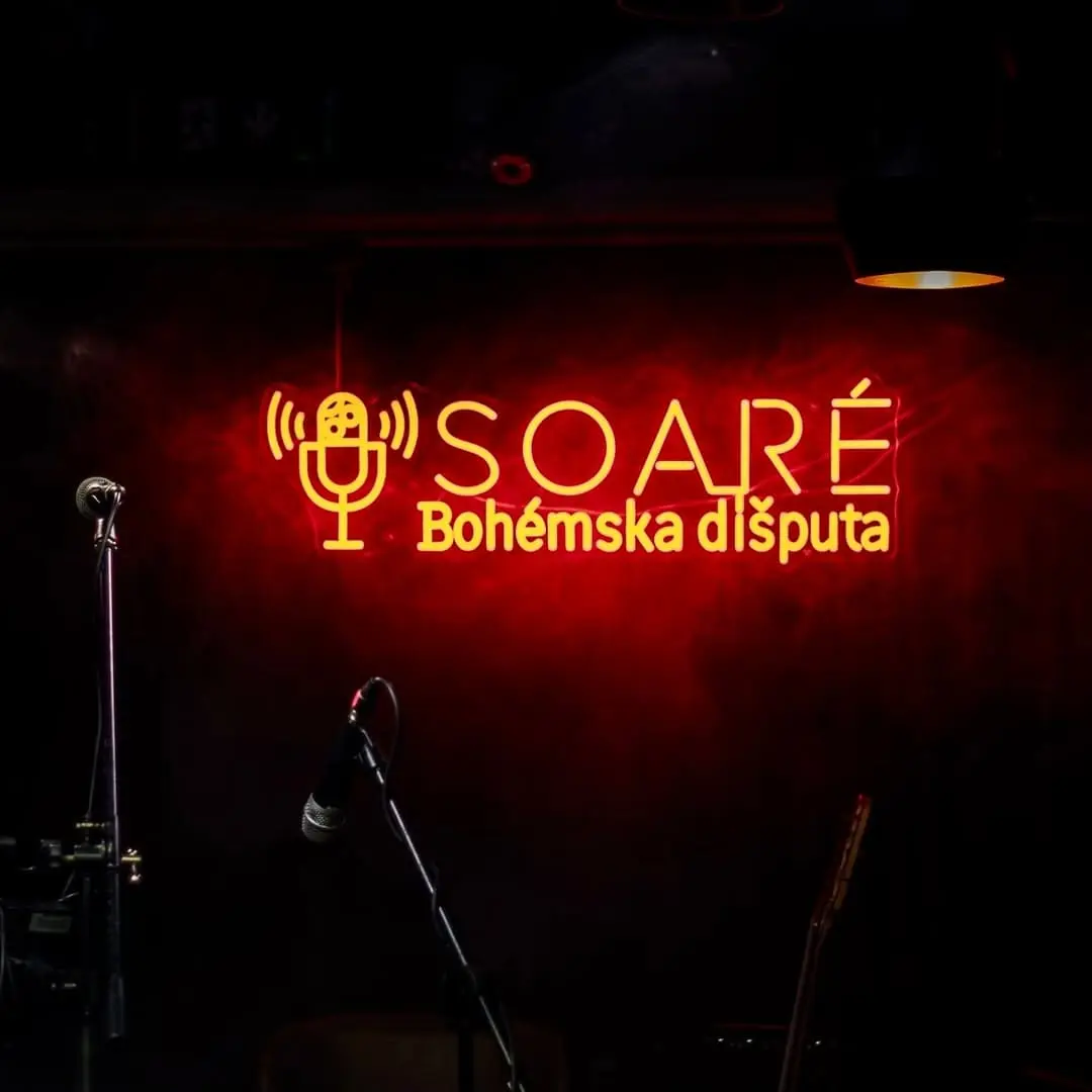 Neónový nápis Soaré Bohémska dišputa — realizácia Neonworld