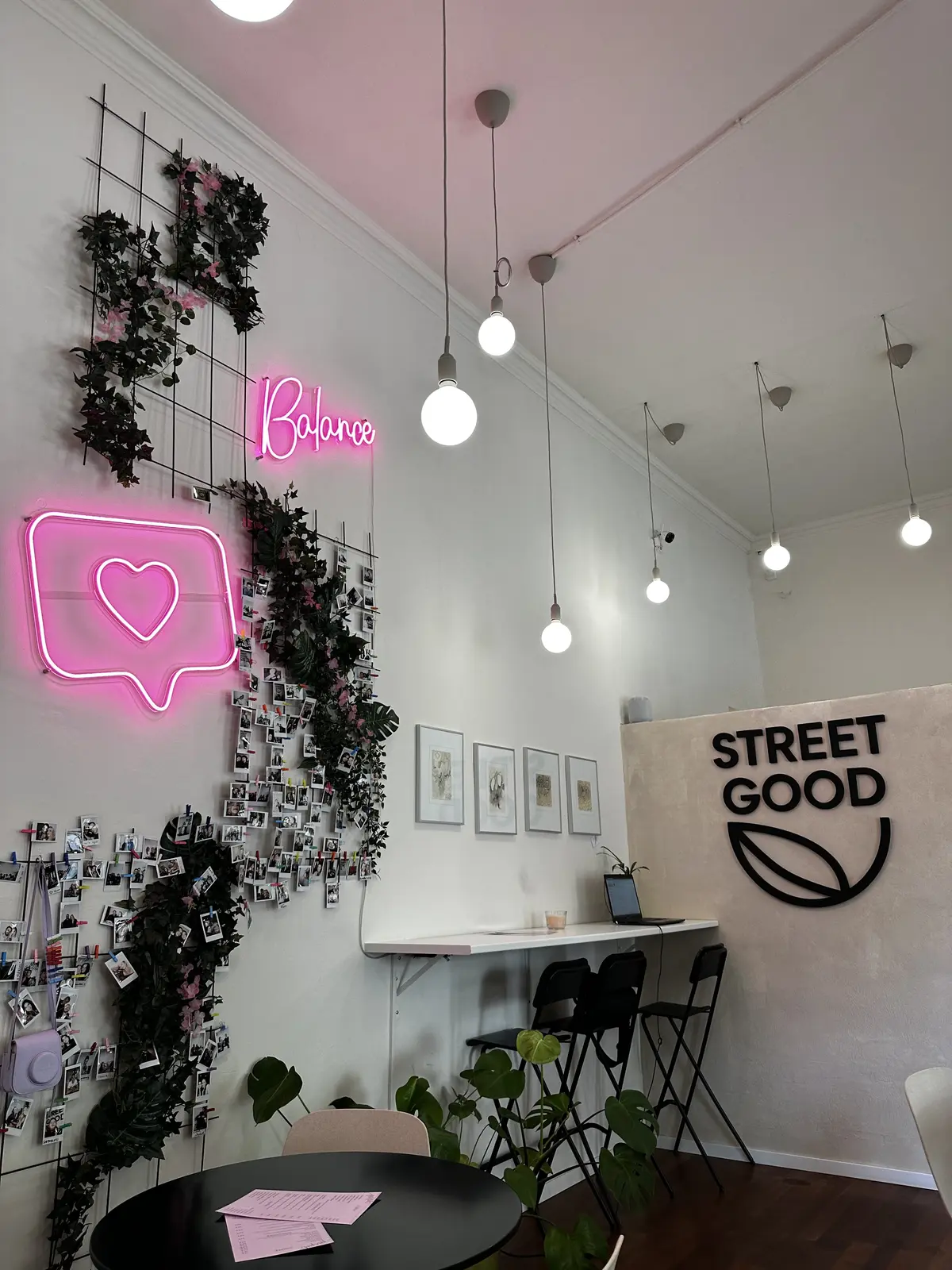 Neónové srdce Street Good — realizácia Neonworld