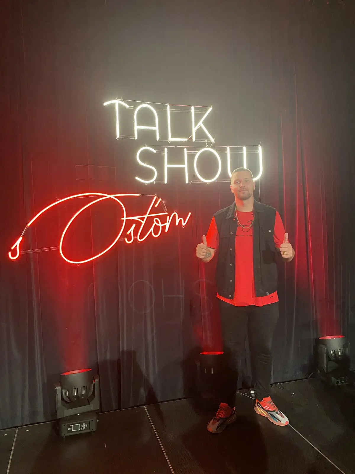 Neón Talk Show s Osťom — realizácia Neonworld