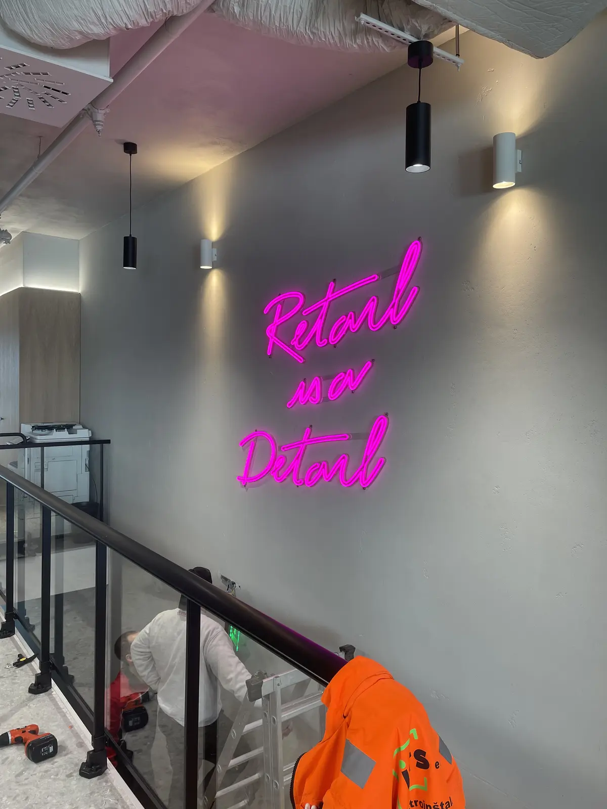 Neón Retail is a Detail — realizácia Neonworld