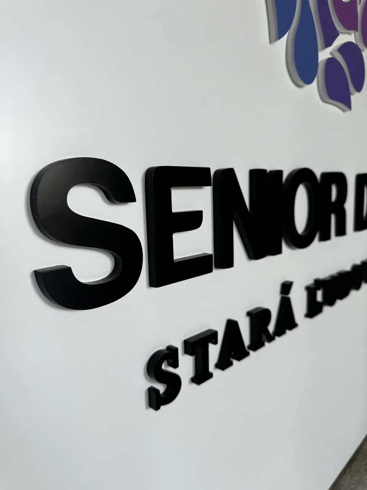 3D písmená Senior — realizácia Neonworld