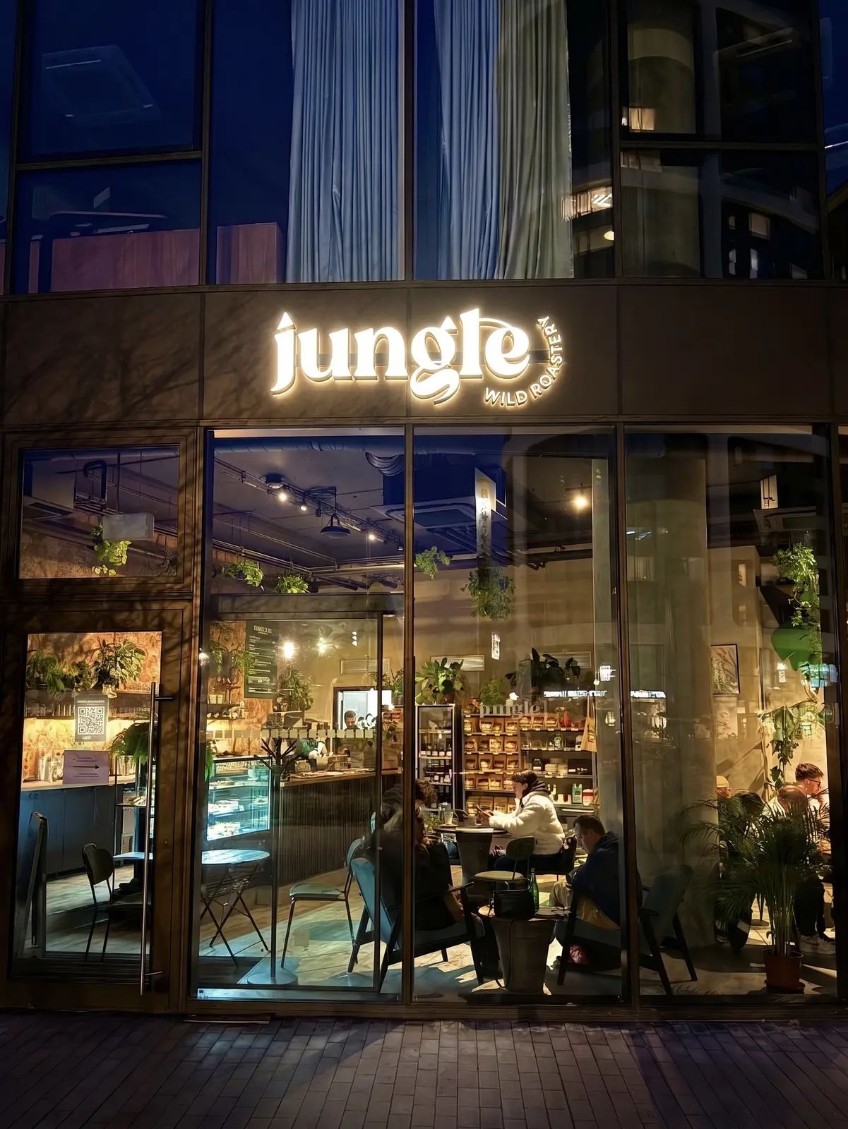 Svetelná reklama Jungle — realizácia Neonworld