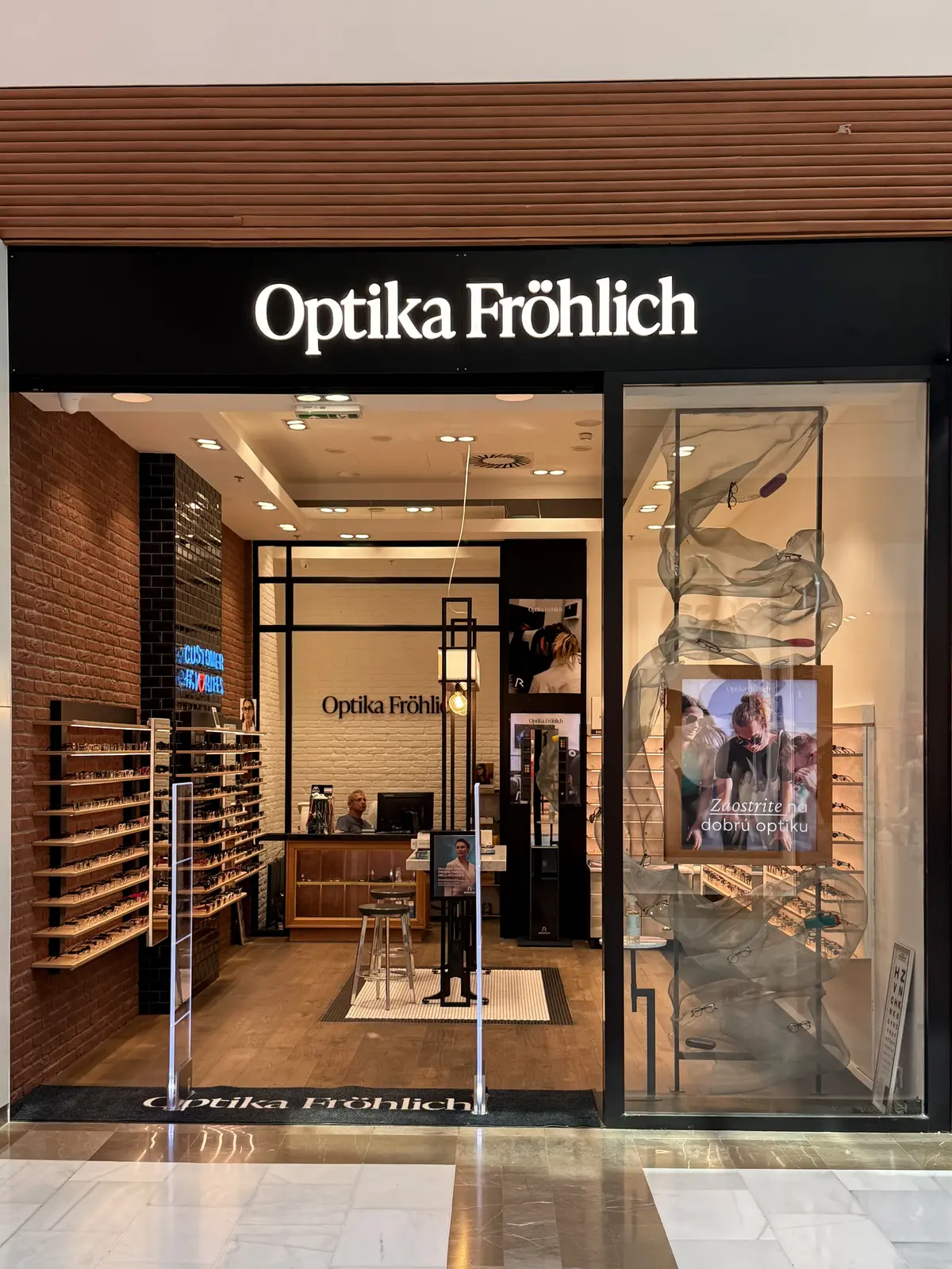 Svetelná reklama Optika Fröhlich — realizácia Neonworld