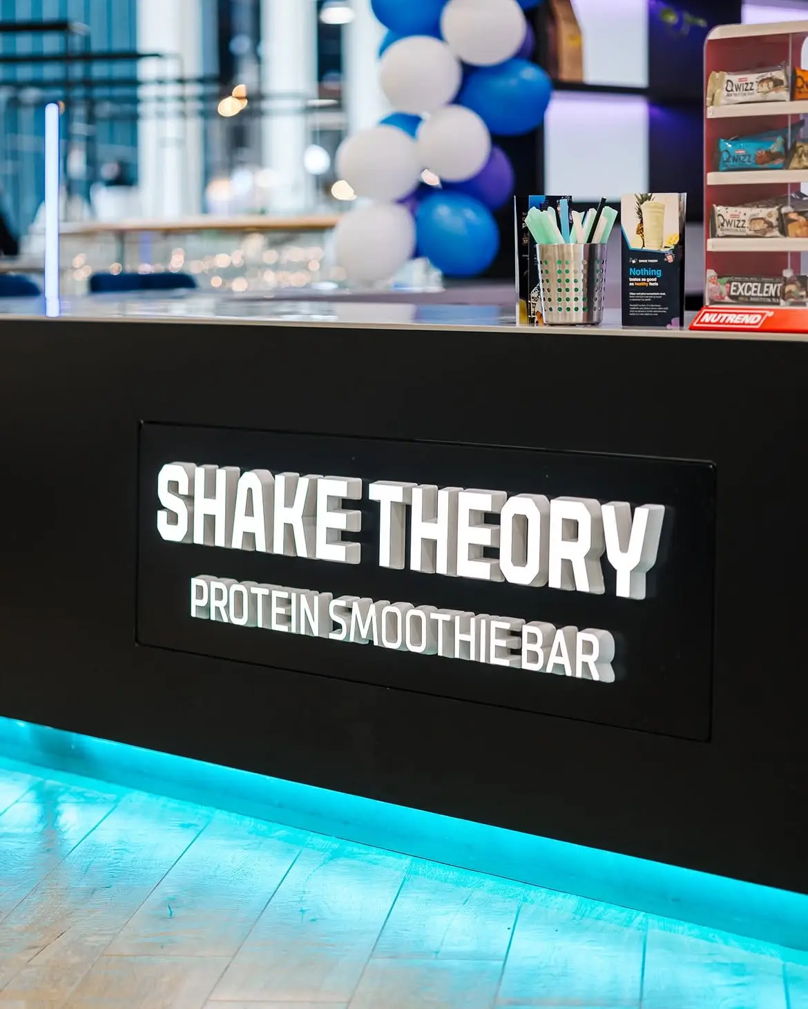 Svetelná reklama Shake Theory — realizácia Neonworld
